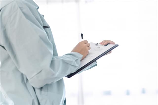 作業着を着た男性