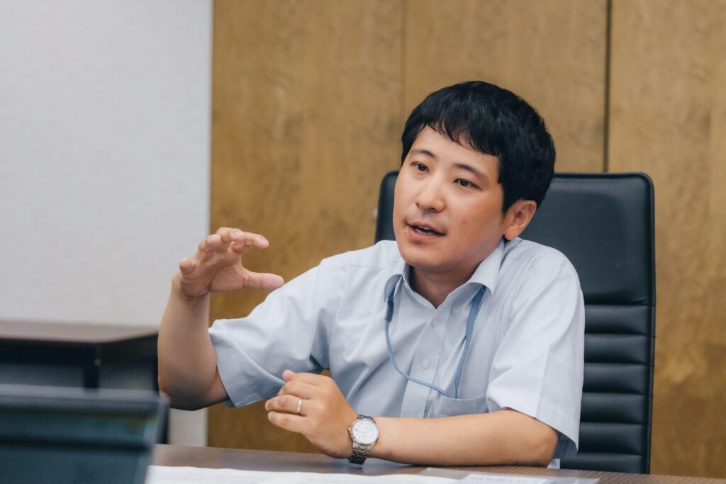 ”ものの流れ”を体感でき、お客様と直接関われる面白さ