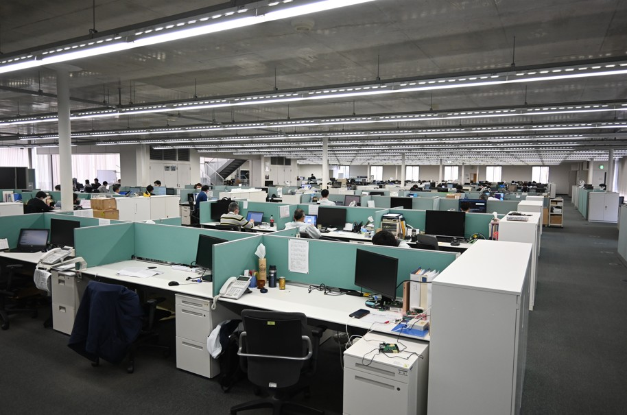 サイレックス・テクノロジー株式会社R&Dセンター職場風景